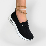 Sneakers i lätt material med flexibel sula