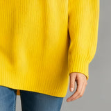 Jane - Elegant Three-Button Sweater with Collar