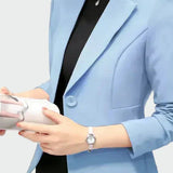Dora – elegant svart kappa