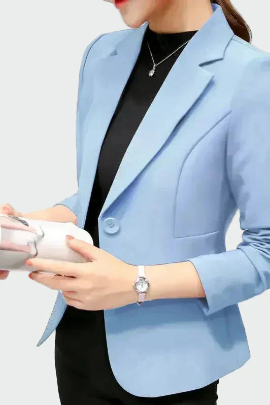 Dora – elegant svart kappa