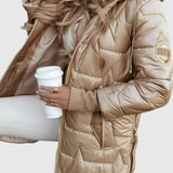 Nolven – elegant damkappa med huva